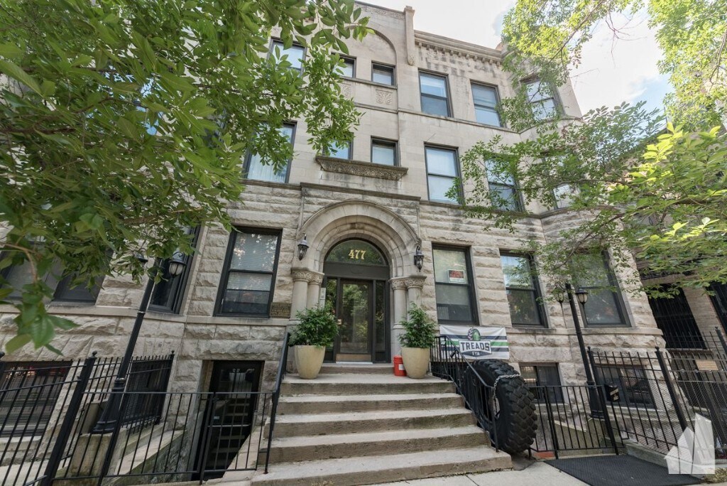 Primary Photo - 477 W Deming Pl