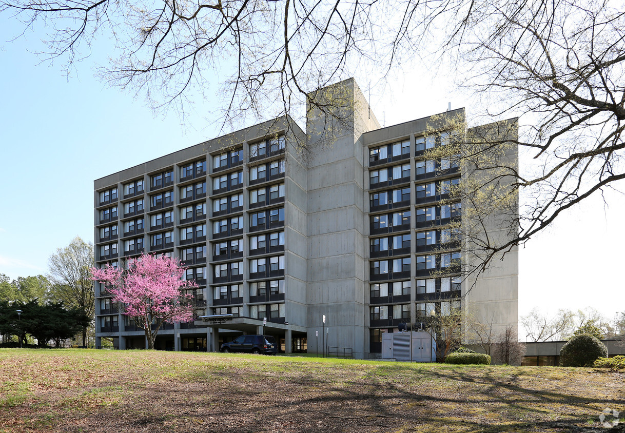 Foto principal - JJ Henderson Housing Center