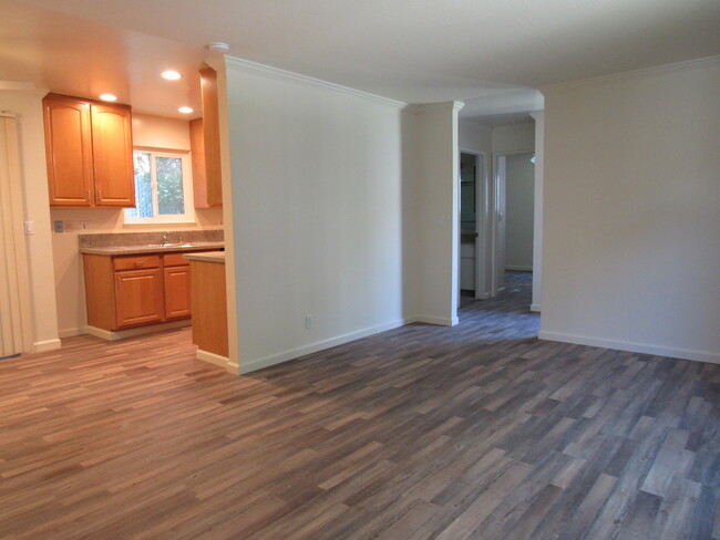 Building Photo - 1400 White Dr