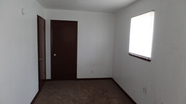 Building Photo - 800 Edison Ave