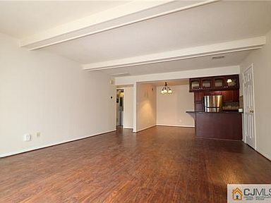 Building Photo - 13 Foxtail Ln