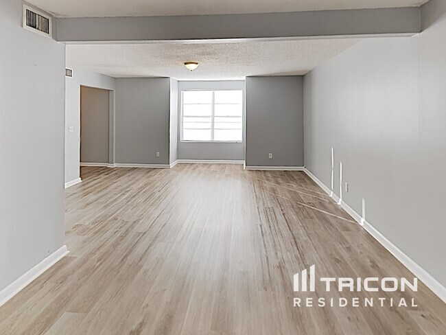 Building Photo - 12505 Regency St