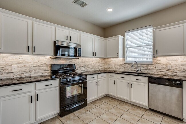 Building Photo - 2443 Green Meadows Ln