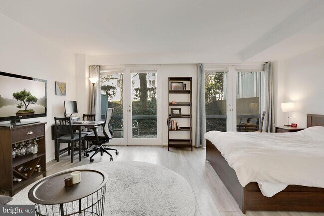 Foto del edificio - 725 Delaware Ave SW