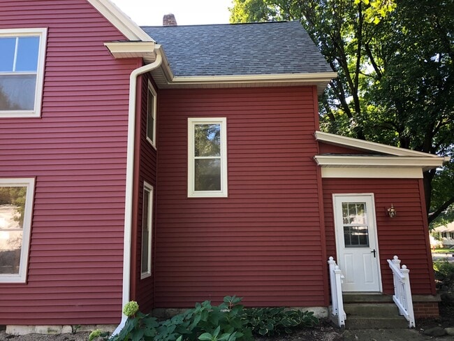 Building Photo - Charming Victorian House located in Lake M...