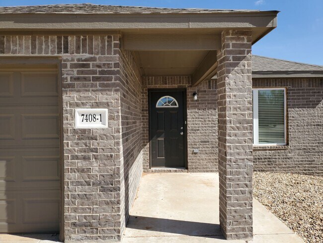 Foto del edificio - FREE WASHER AND DRYER WITH A MOVE IN. Char...