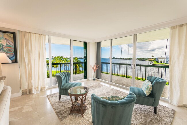 Foto del edificio - 115 Lakeshore Dr