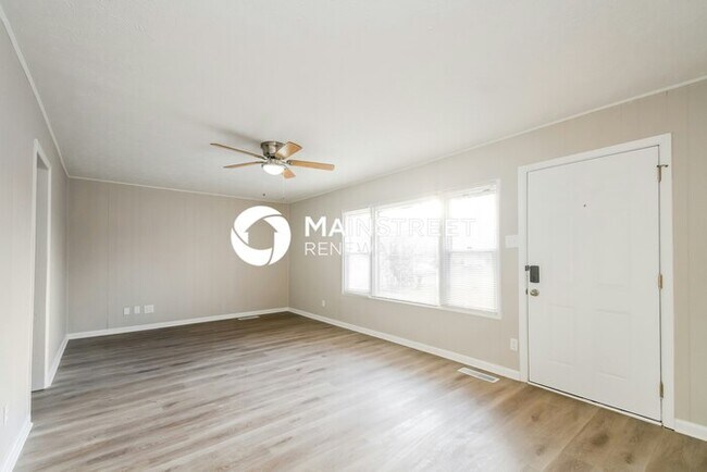 Building Photo - 4 Bedroom Pet-Friendly Home in Indianapoli...