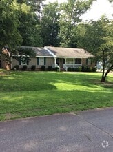 Building Photo - 112 Mina Dr