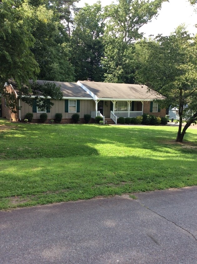 Primary Photo - 112 Mina Dr