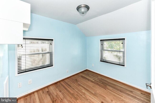 Foto del edificio - 1028 S Edison St