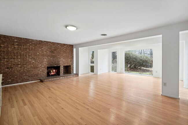 Building Photo - Spectacular Mid-Century Contemporary in Carderock Springs