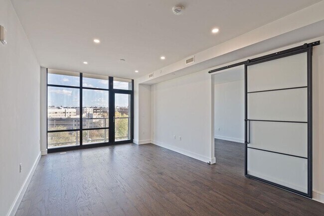 Foto del edificio - 8701 Churchill Rd