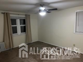 Foto del edificio - 446 Railroad Ave