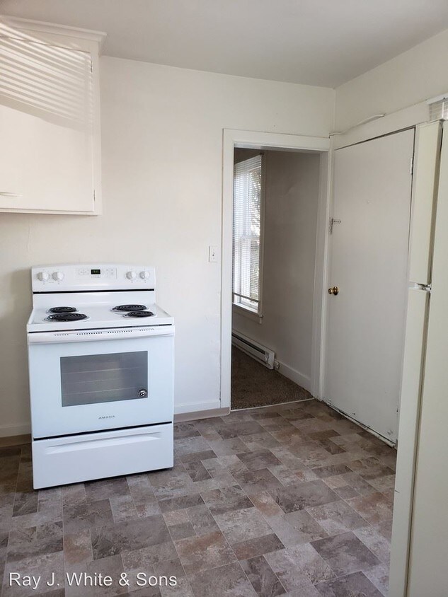 Primary Photo - 217-219 Glassway St