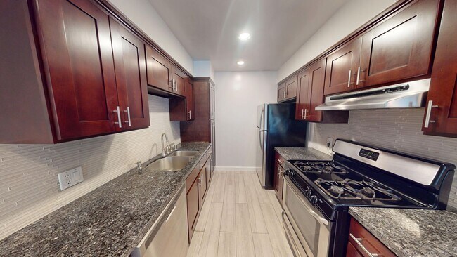 Foto del interior - Huge Three Bedroom Available in West Hollywood