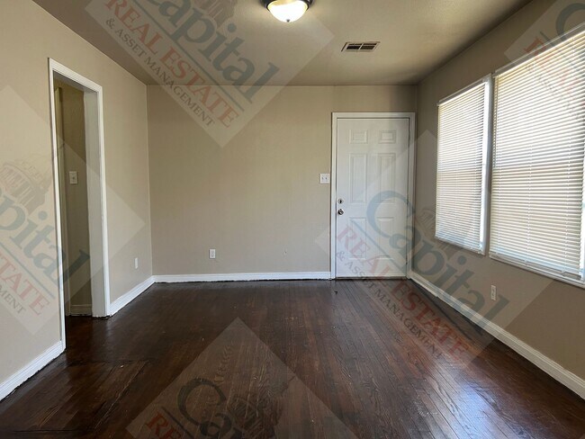 Foto del edificio - Spacious 3 Bedroom