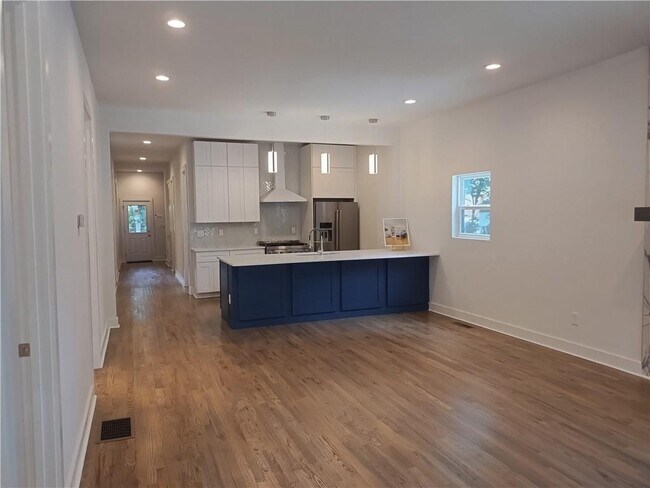 Building Photo - 3279 Elm St