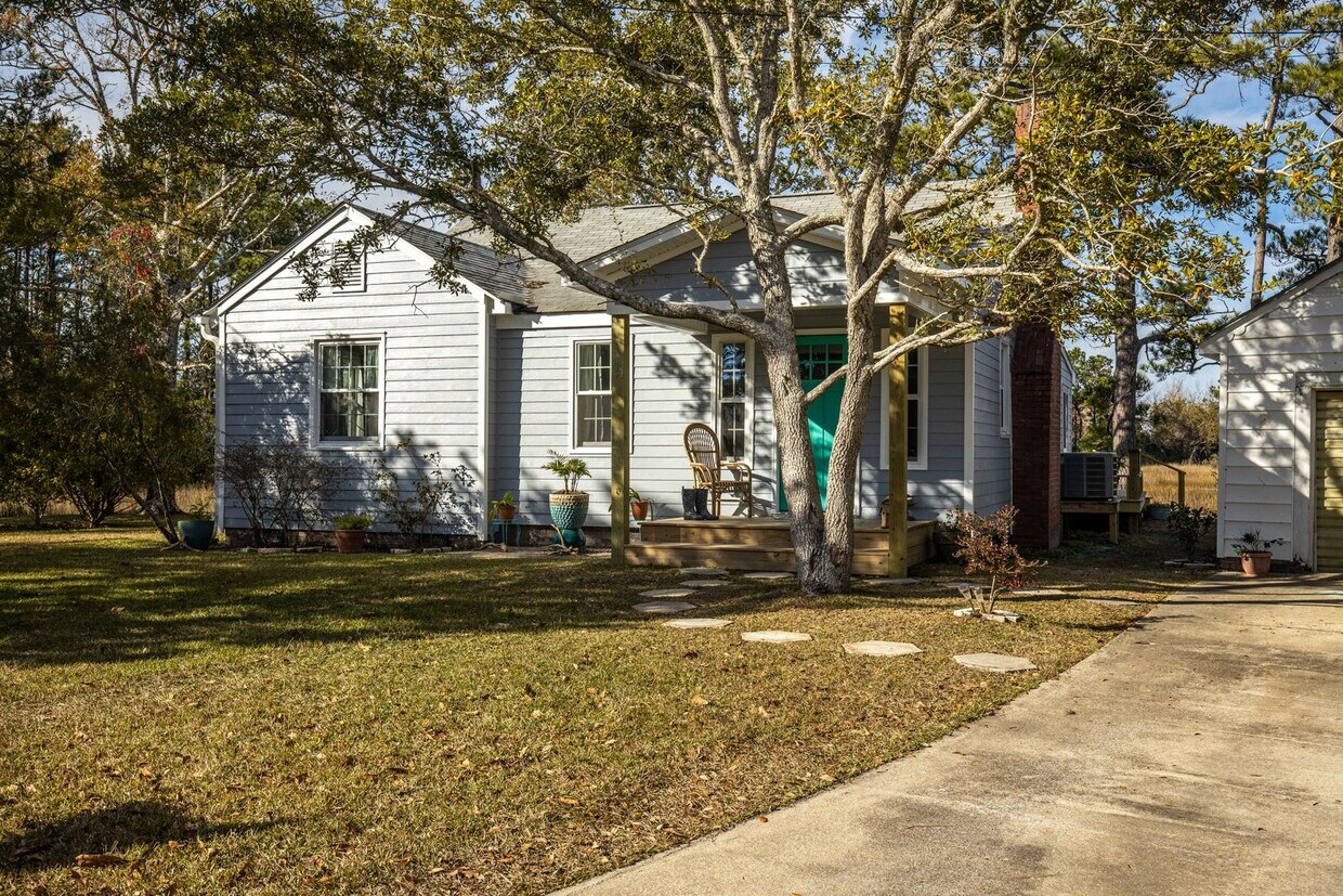 Foto principal - Marsh View Beaufort Home Available Now