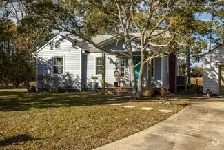 Building Photo - 114 Chestnut Dr