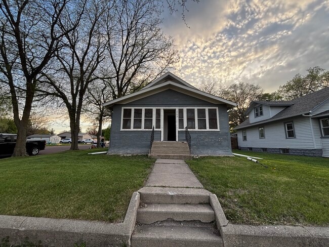 Front - 523 S Montana St