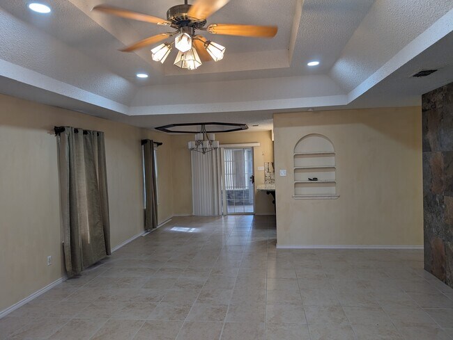 Foto del edificio - 2213 Lake View Dr