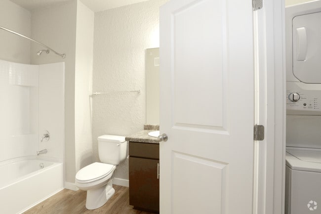 Studio Overlook - Bathroom - Reserve at Romeoville