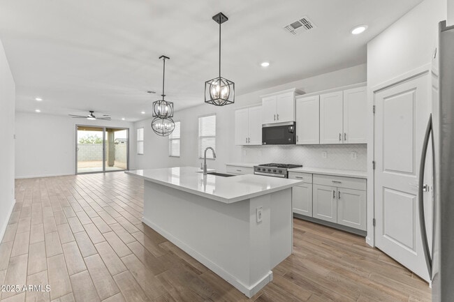 Building Photo - 15849 W Gray Fox Trl