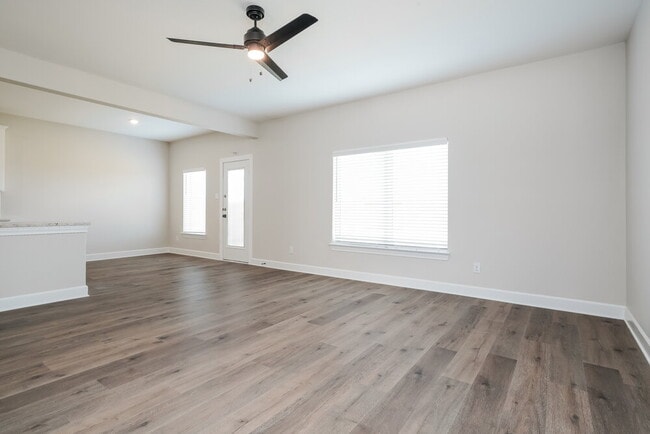 Building Photo - 244 Live Oak Ln
