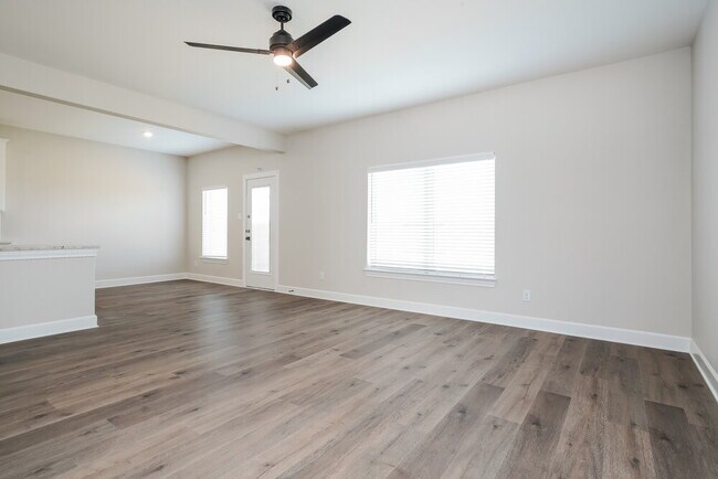 Foto del edificio - 244 Live Oak Ln