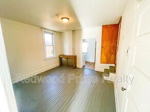 Building Photo - 551 Linden Ave
