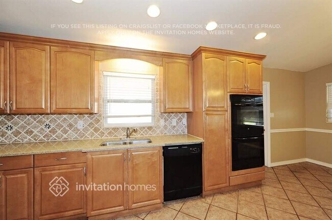 Foto del edificio - 452 Hazelwood Rd
