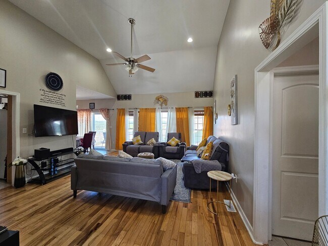 Foto del edificio - 4 Bedroom, 3 Bathroom home AVAILABLE 6/4/26