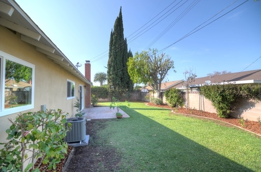 Building Photo - 437 W Brookshire Ave