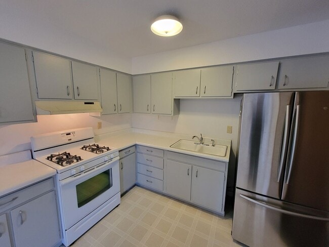 Building Photo - 1223 Lilac Ln