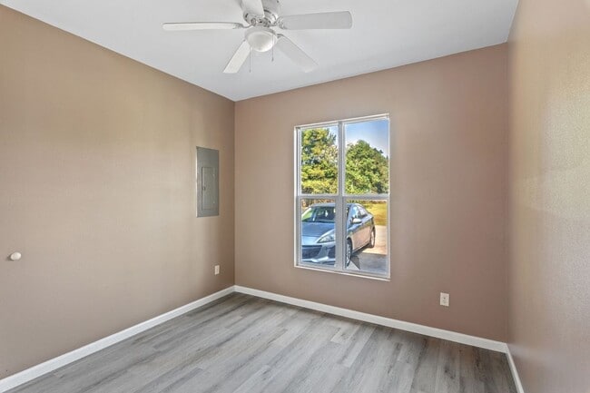 Building Photo - 2727 3rd St