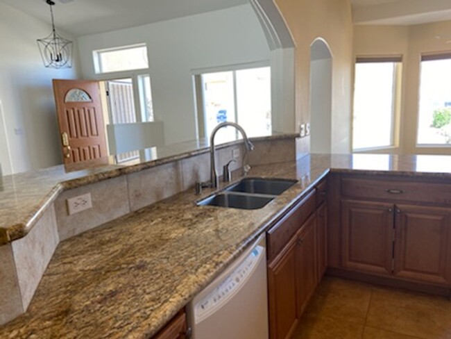 Foto del edificio - AMAZING 3 BED 2 BATH FOUNTAIN HILLS HOME W...