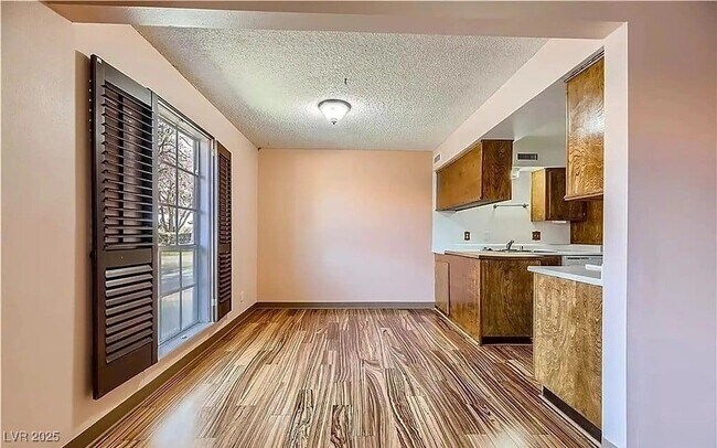 Foto del edificio - 3045 Pinehurst Dr
