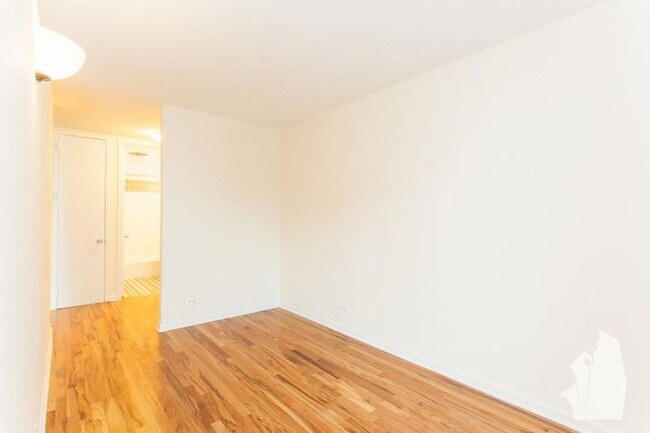 Foto del edificio - 4600 N Clarendon Ave