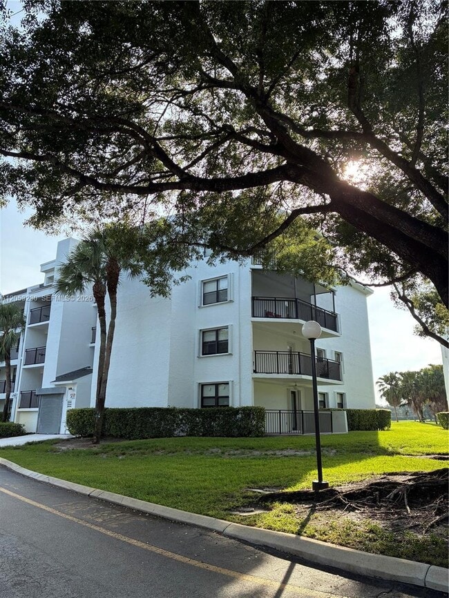Building Photo - 16141 Blatt Blvd