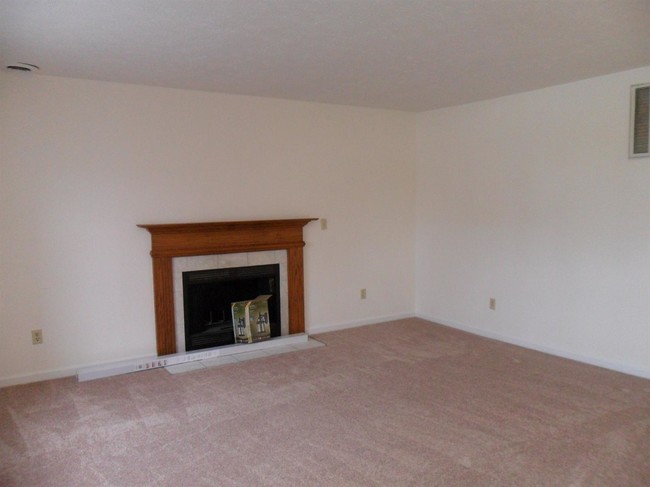 Building Photo - 117 Shanahan Ln