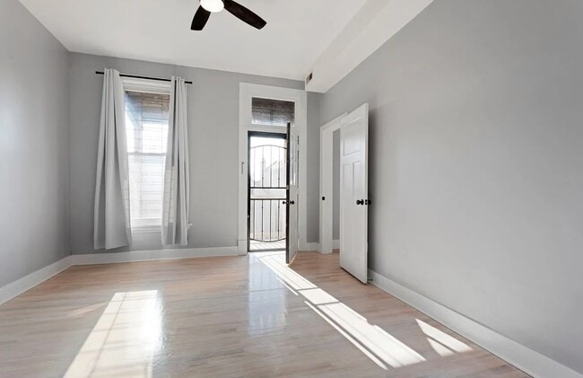 Foto del edificio - Modern 2 Bed 1 Bath in the Lakeview area