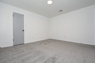 Building Photo - 15814 Winding Moss Dr