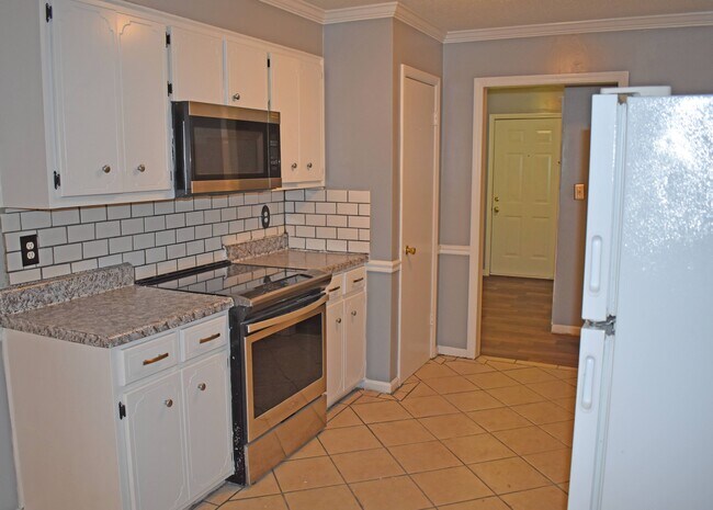 Building Photo - 4329 Parkwood Dr