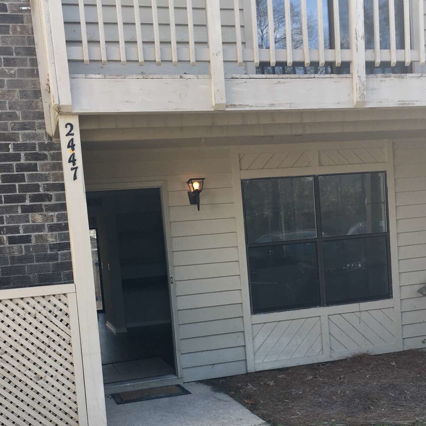 Foto del edificio - 2447 Woodstock Ave