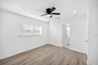 Building Photo - 13815 Bay Gardens Dr