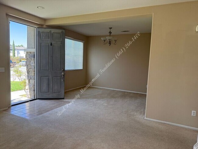 Foto del edificio - *** Please call us @ 661-266-1400 for information on availability, showings and applications proc...