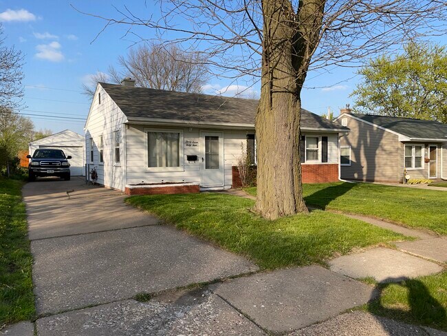 Building Photo - 3744 Keota Ave