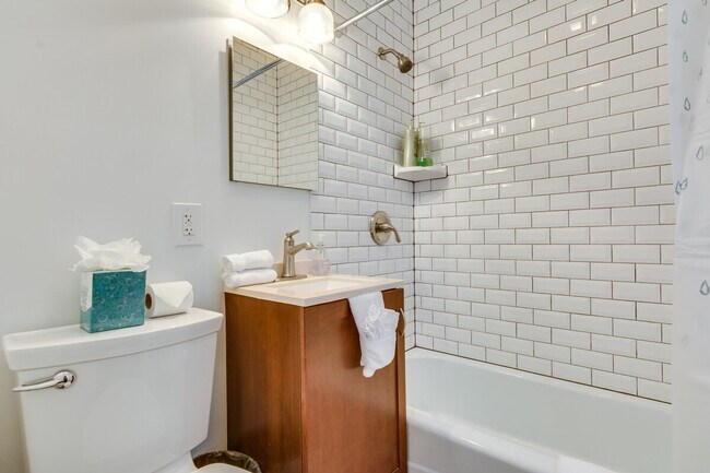 Building Photo - 1519 W Superior St