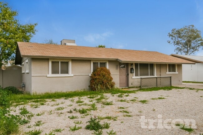 Building Photo - 826 W Del Rio St